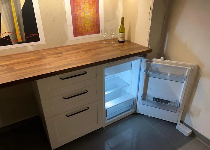 Stilvoller Altbau Mit Balkon - 10 Min To Center Appartamento *